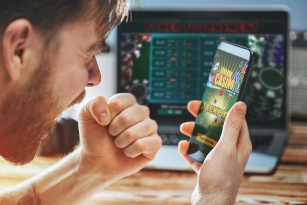 Tim dukungan pelanggan kentang win siap membantu pengguna dalam Bahasa Indonesia